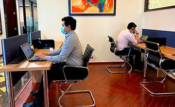 IT Support helping a client